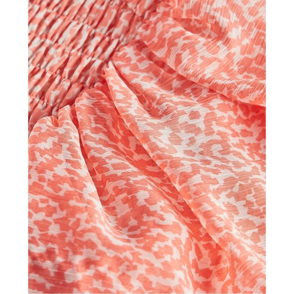 EXPRESS Printed Smocked Bodice Flutter Sleeve Top - Picture 4 of 16